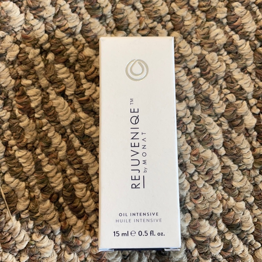 Monat Travel Size Rejuvinique Oil